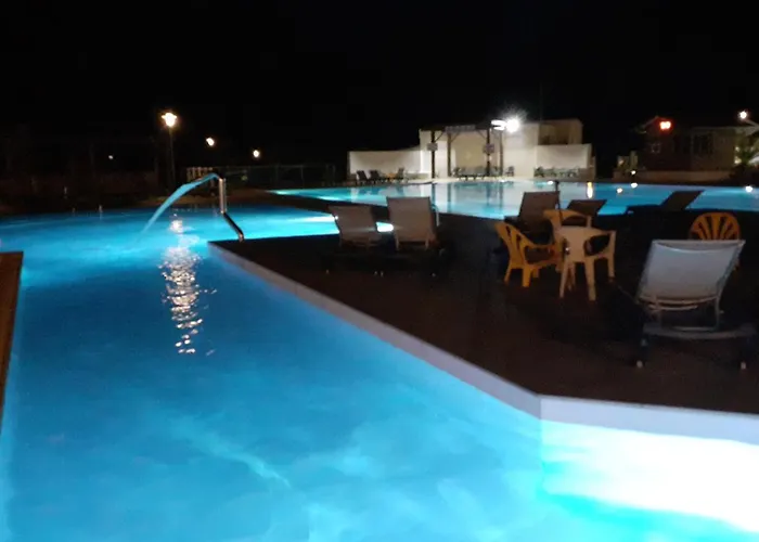 A Naturiste Le Tiki